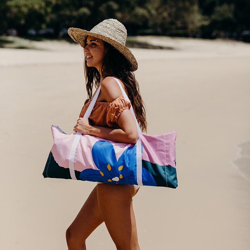 Beach Tent with carry bag - Image 2